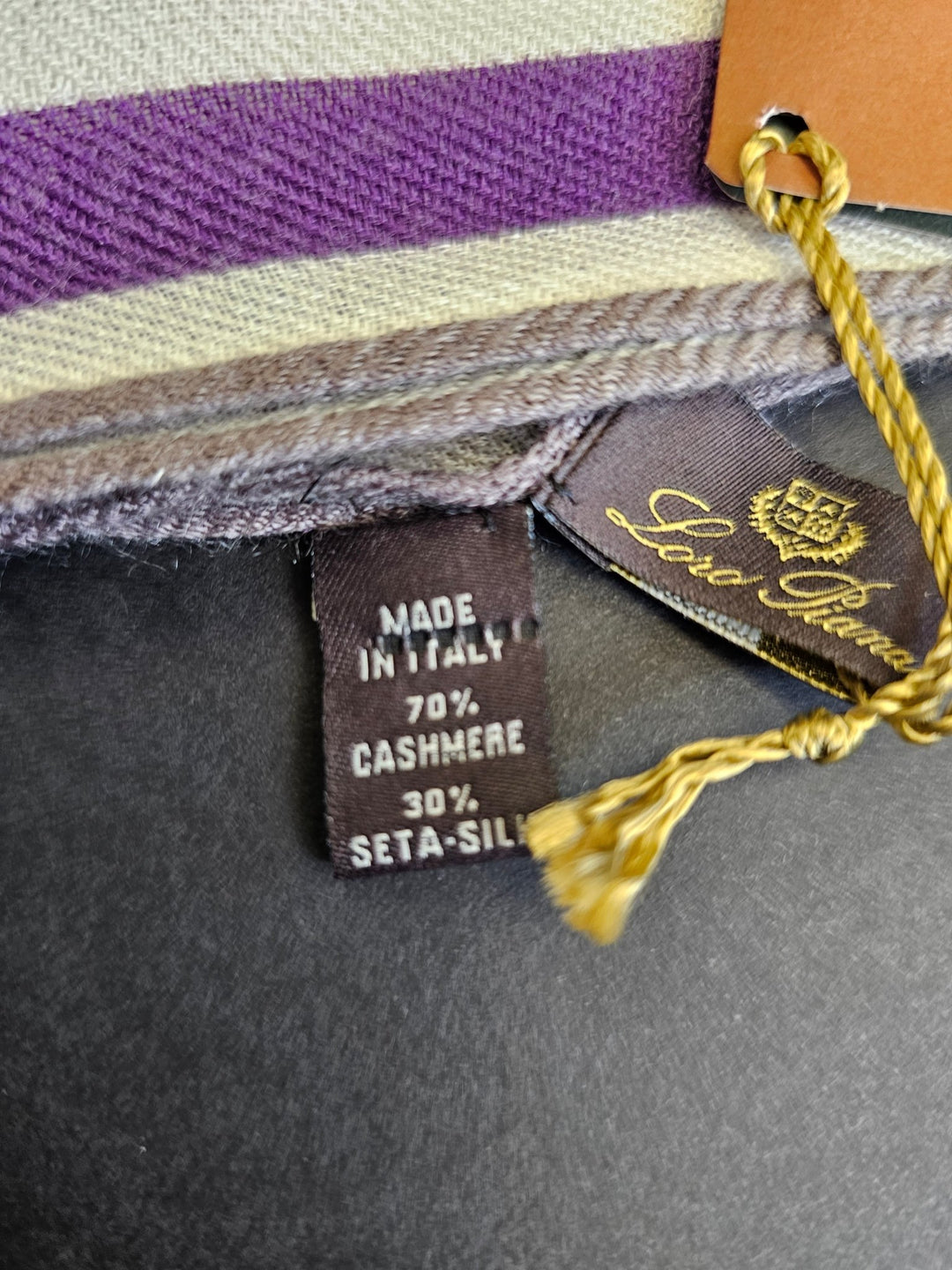 Loro PianaAccessories - Scarves - Loro Piana Women Scarf - Carre Vacanze Romane - 70% Cashmere - FAF8685 - Ask Me Wear