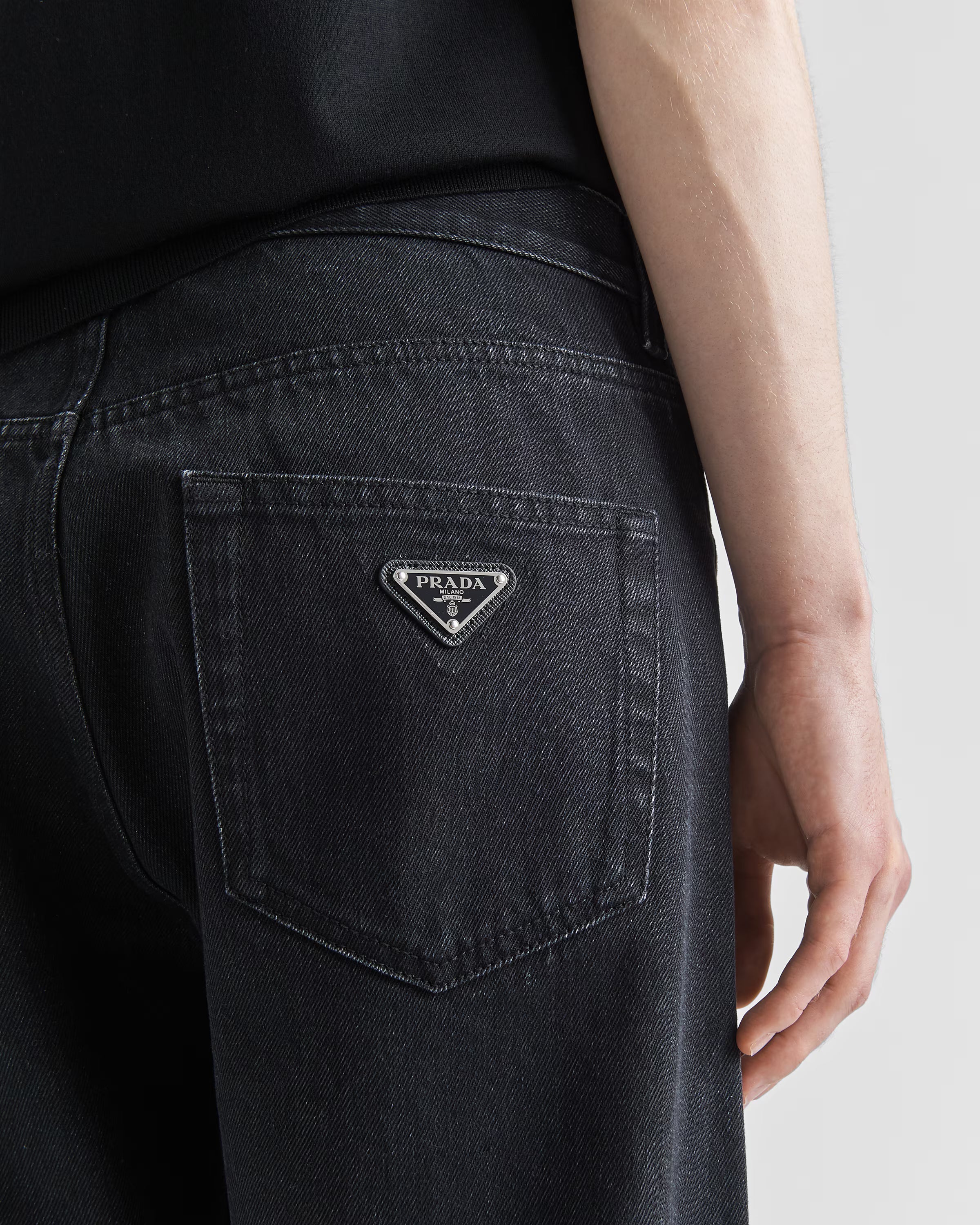 Men's Designer Jeans On Sale - Premium Denim & Perfect Fit at Outlet Prices Up to 60% Off