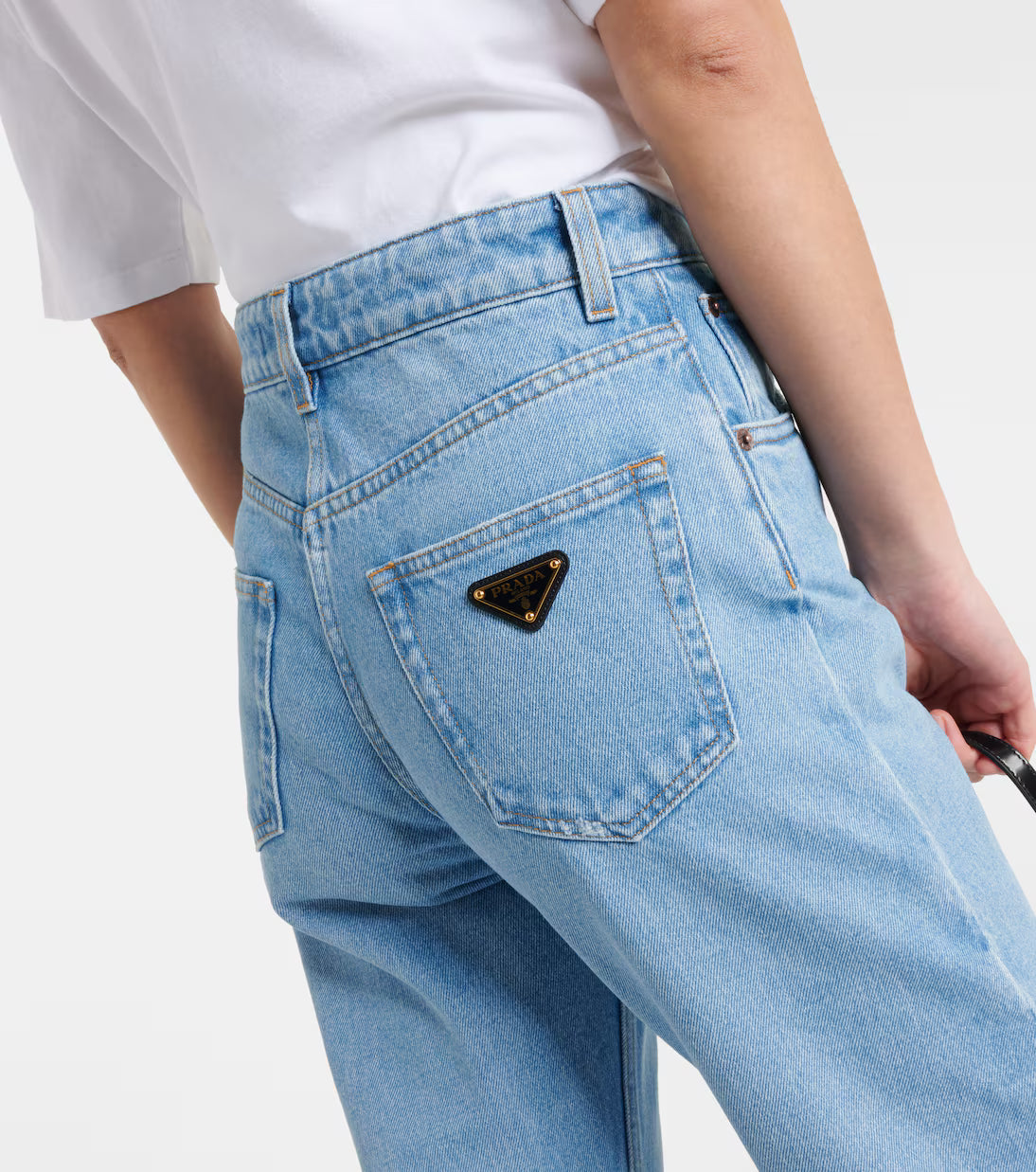 Women's Designer Jeans On Sale - Premium Denim & Perfect Fit at Outlet Prices Up to 60% Off