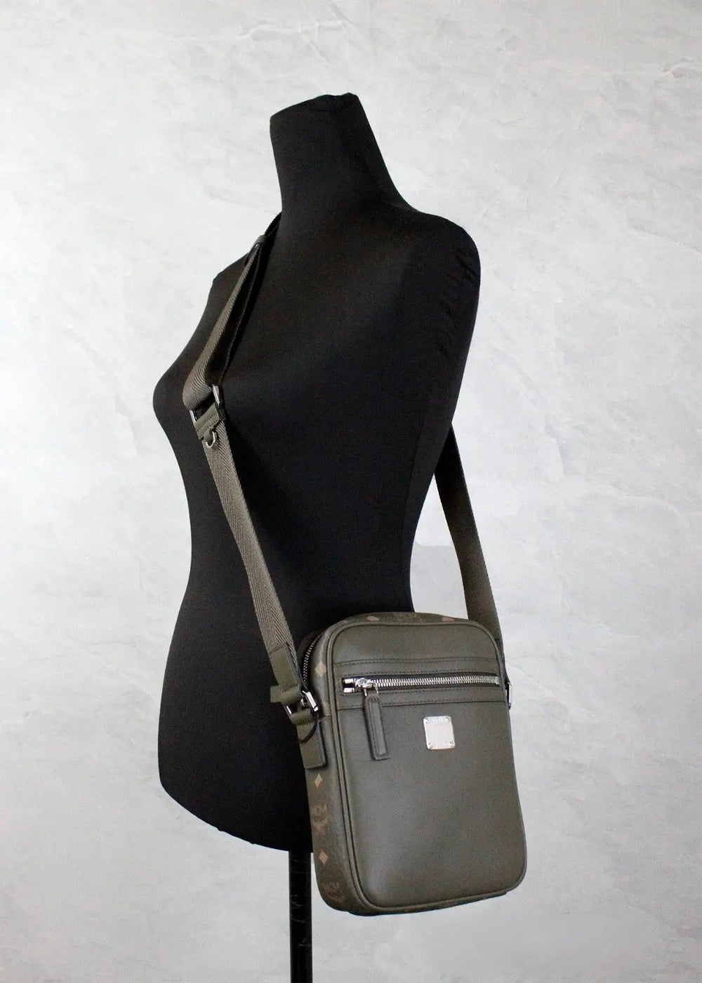 MCM Sample Sale | MCM Visetos Leather Camera Crossbody Bag - | Designer outlet