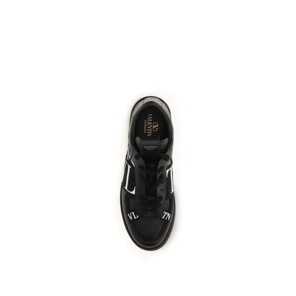Valentino Garavani Sample Sale | Valentino Garavani Black Calf Leather Bos Taurus Athletic Sneakers - | Designer outlet