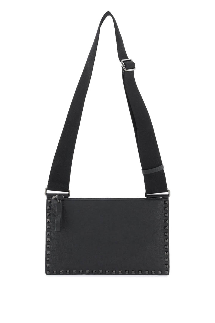 Bolso bandolera plano Rockstud de Valentino Garavani