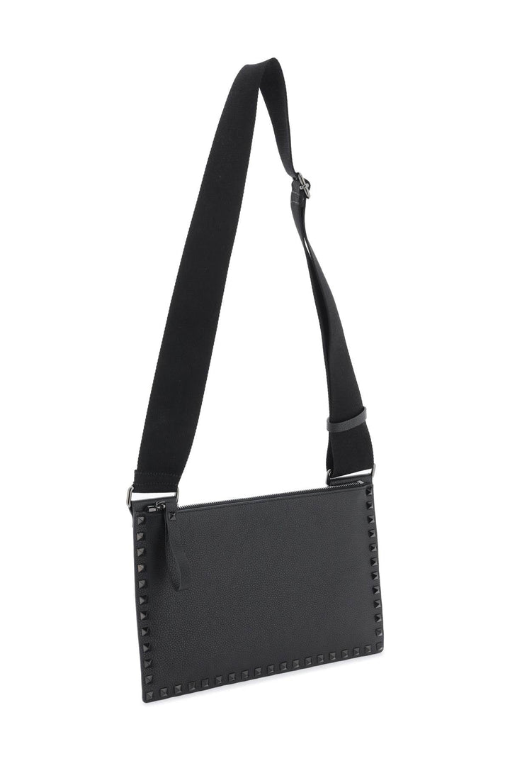 Bolso bandolera plano Rockstud de Valentino Garavani