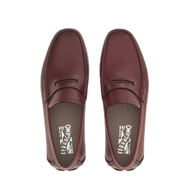 Mocasines de conducción para hombre Newton de Ferragamo en color rojo