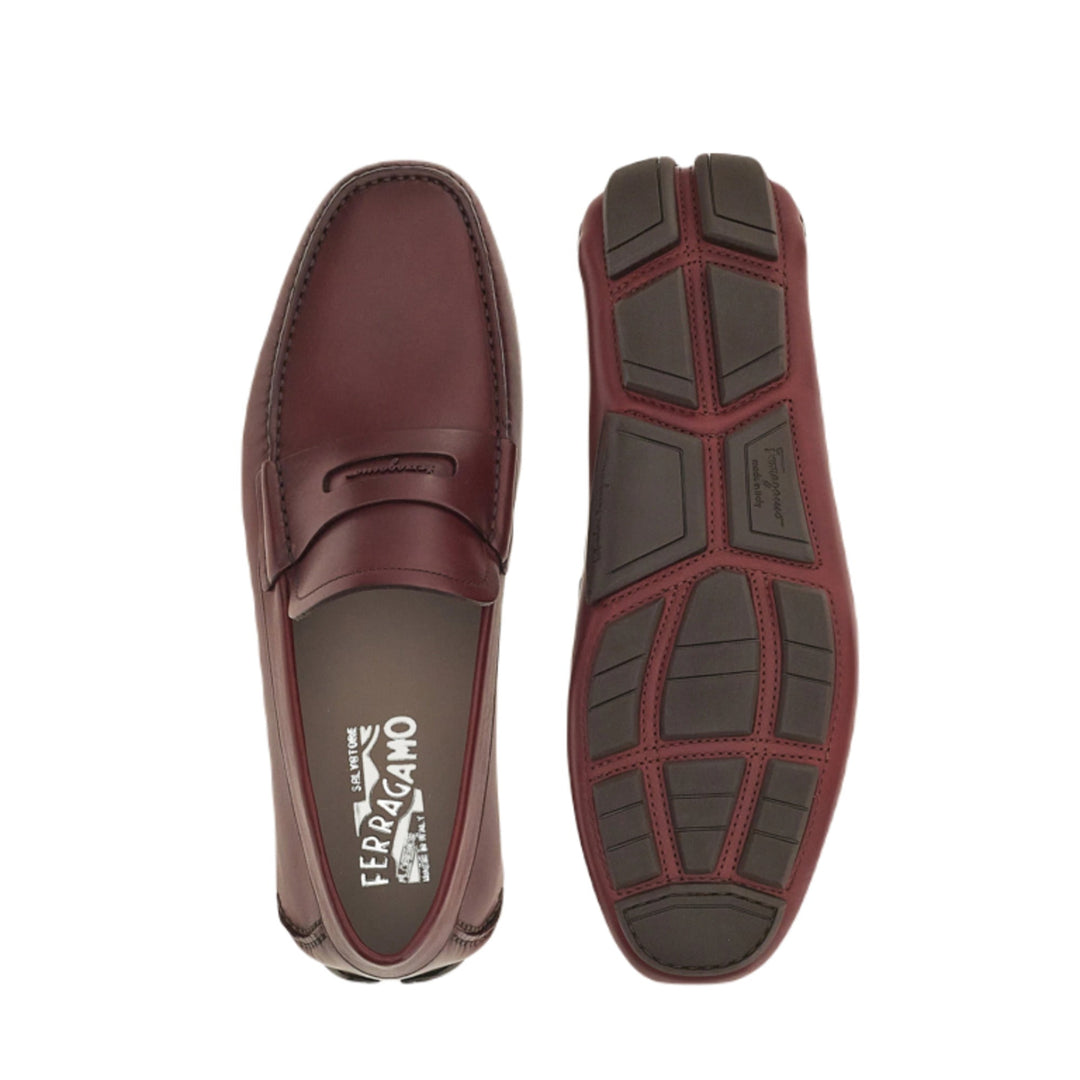 Mocasines de conducción para hombre Newton de Ferragamo en color rojo