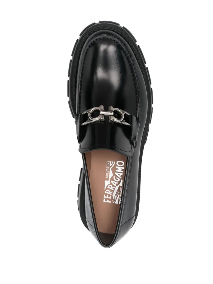 Ferragamo Logo-Plaque Leather Loafers in BLACK