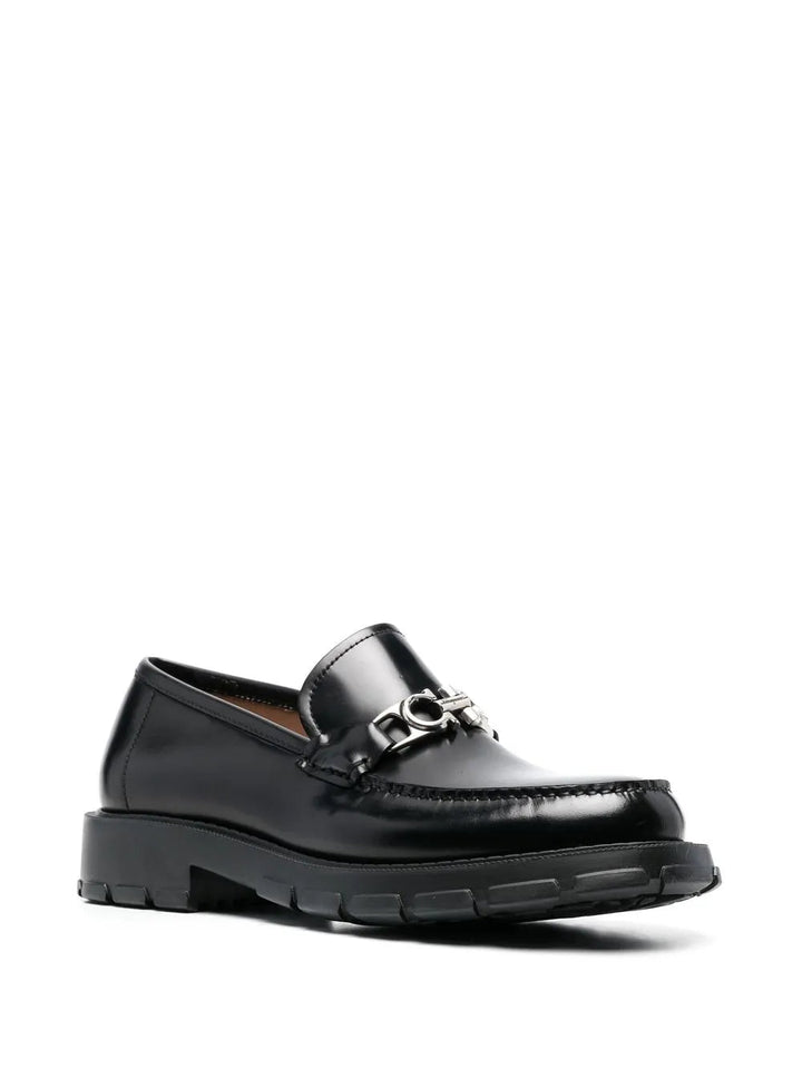 Ferragamo Logo-Plaque Leather Loafers in BLACK