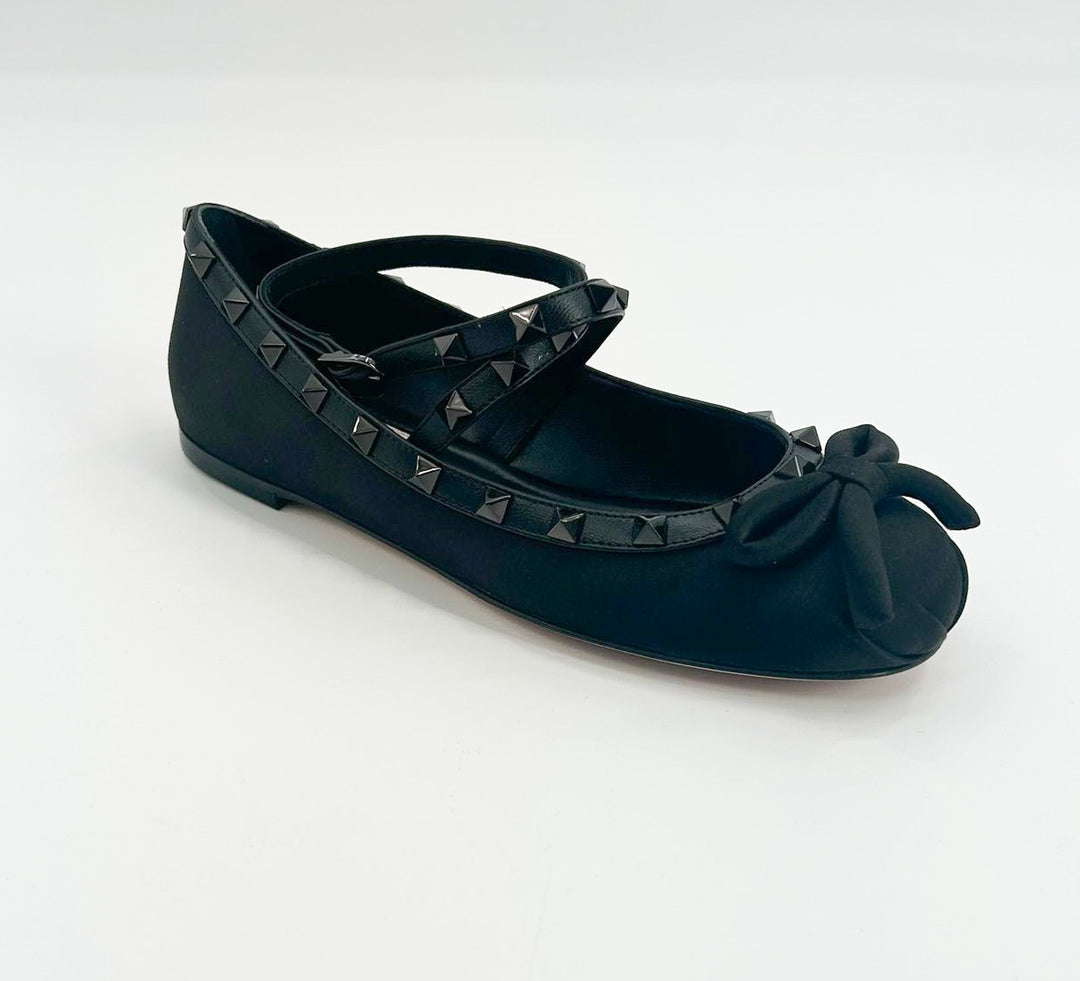 Valentino Garavani Rockstud Bow Detailed Ballerina Shoes