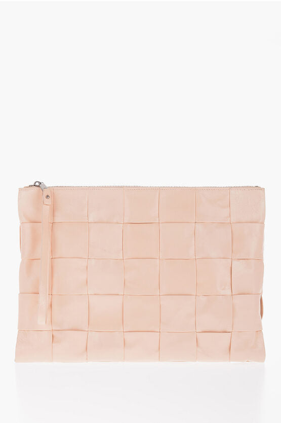 Clutch de piel con diseño trenzado de Bottega Veneta