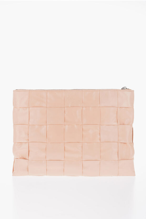 Clutch de piel con diseño trenzado de Bottega Veneta