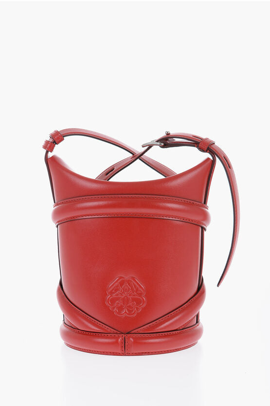 Bolso tipo cubo CURVE de Alexander McQueen con logotipo en relieve