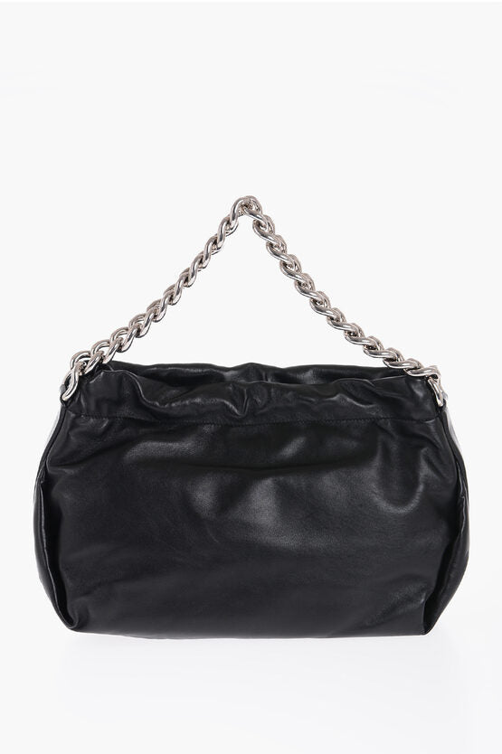 Bolso de hombro de piel con cadena plateada de Alexander McQueen